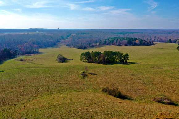 521 Acres of Recreational Land & Farm for Sale in Savannah, Tennessee