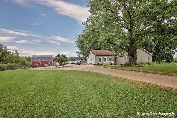 5 Acres of Residential Land with Home for Sale in Harvard, Illinois