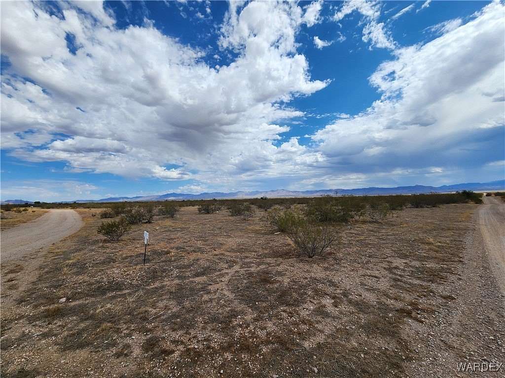 2.35 Acres of Residential Land for Sale in Golden Valley, Arizona