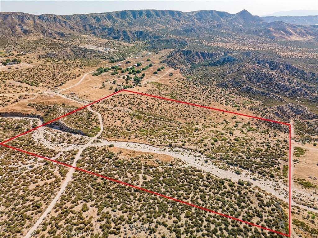 40 Acres of Land for Sale in Phelan, California