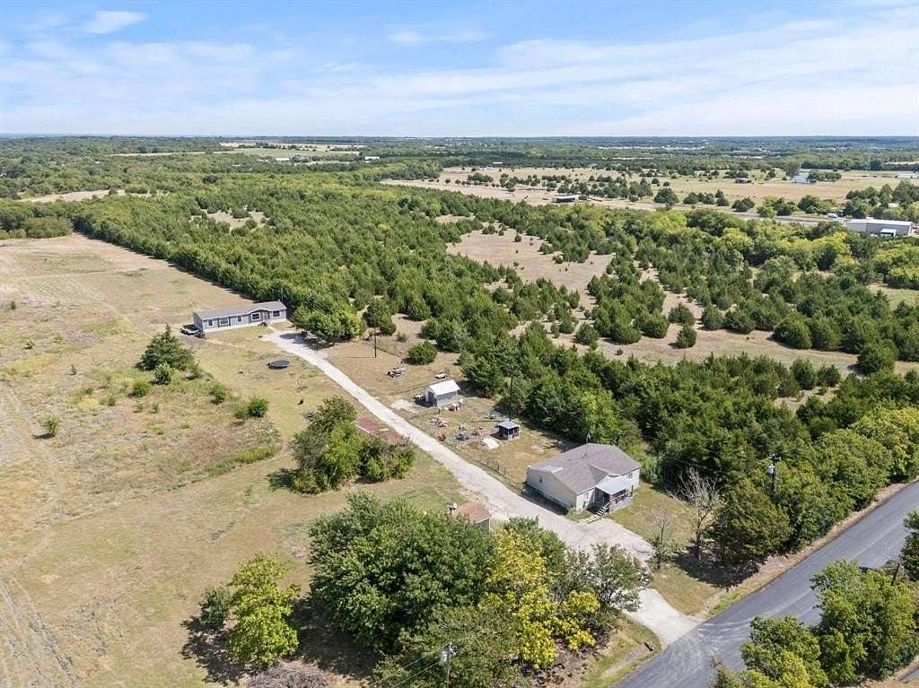 3.89 Acres of Residential Land with Home for Sale in Farmersville, Texas