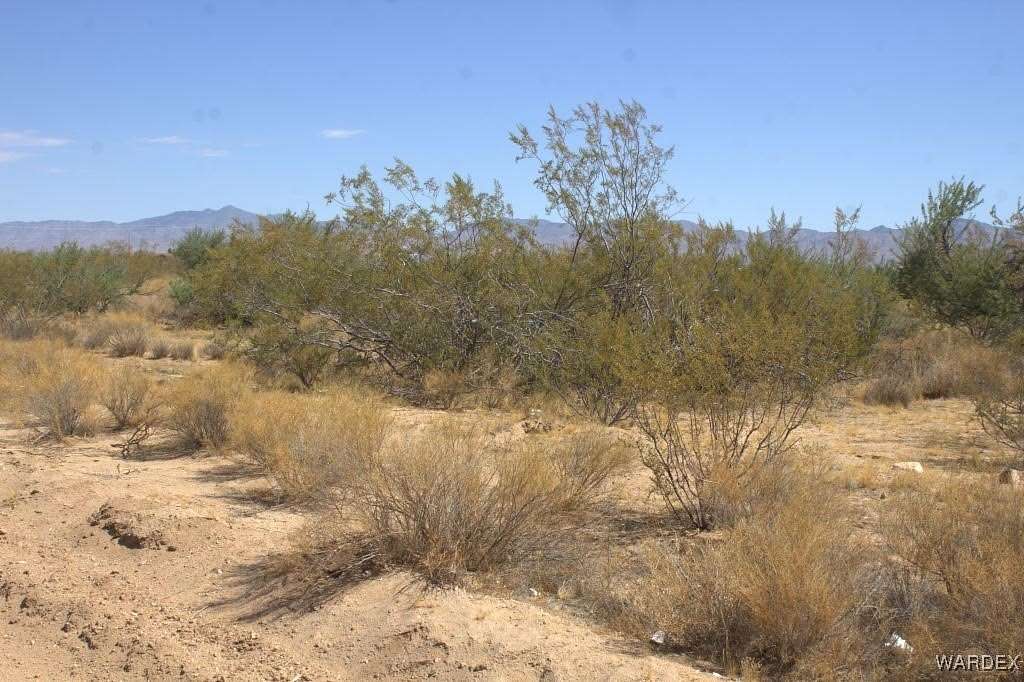 2.98 Acres of Land for Sale in Golden Valley, Arizona