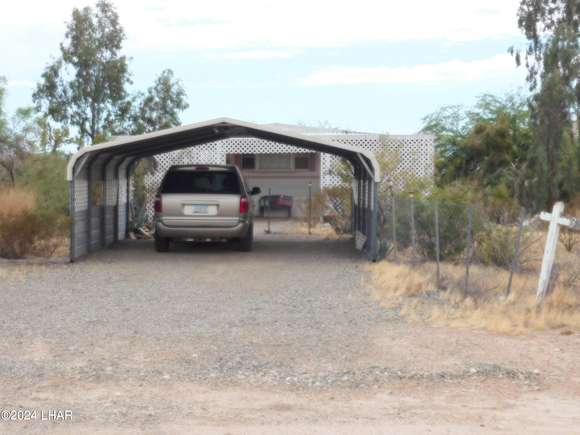 3.98 Acres of Residential Land with Home for Sale in Wenden, Arizona