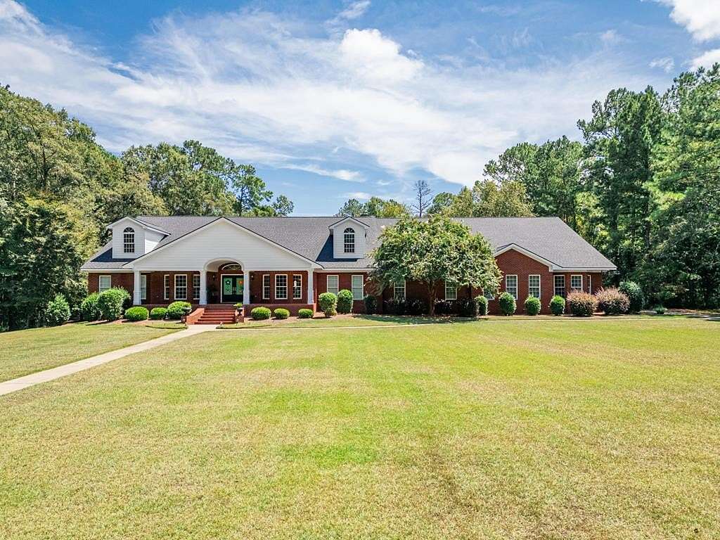 7.7 Acres of Residential Land with Home for Sale in Albany, Georgia