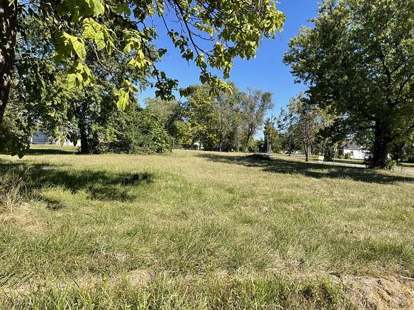 1.09 Acres of Residential Land for Sale in Moberly, Missouri