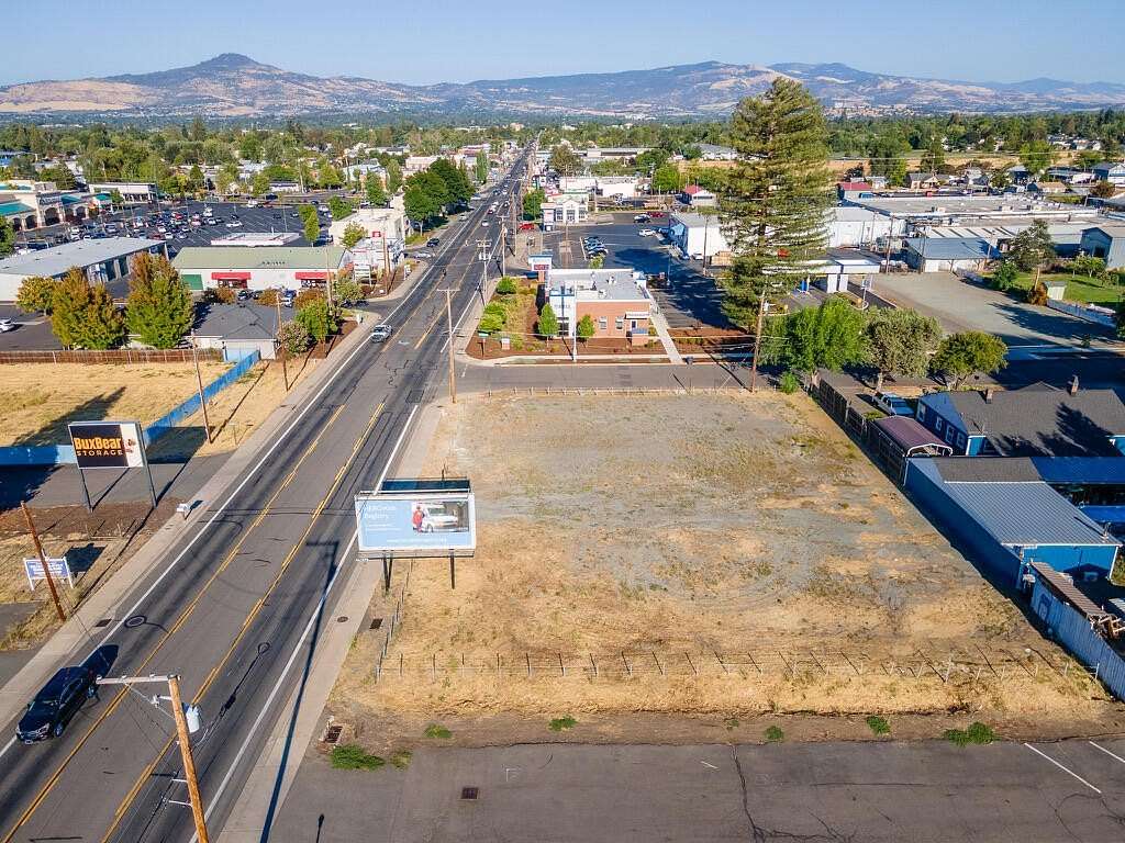 0.5 Acres of Commercial Land for Sale in Medford, Oregon