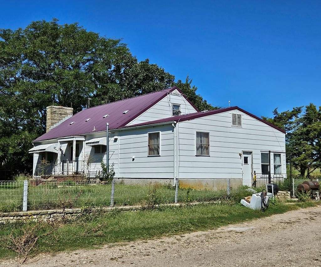 18.8 Acres of Land with Home for Sale in Burdick, Kansas