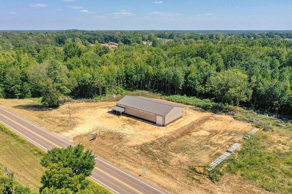 6 Acres of Improved Commercial Land for Sale in Huntingdon, Tennessee