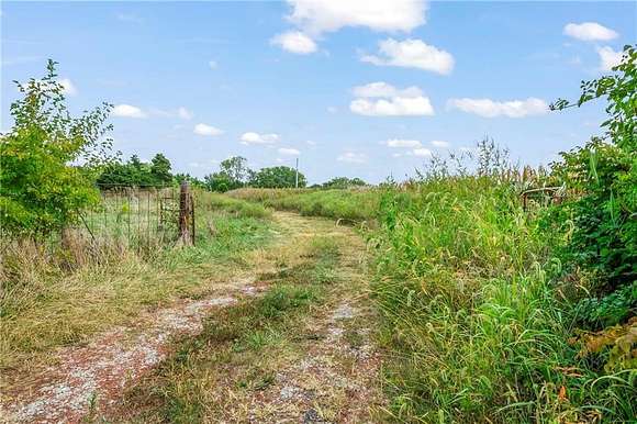 16.25 Acres of Land for Sale in La Monte, Missouri