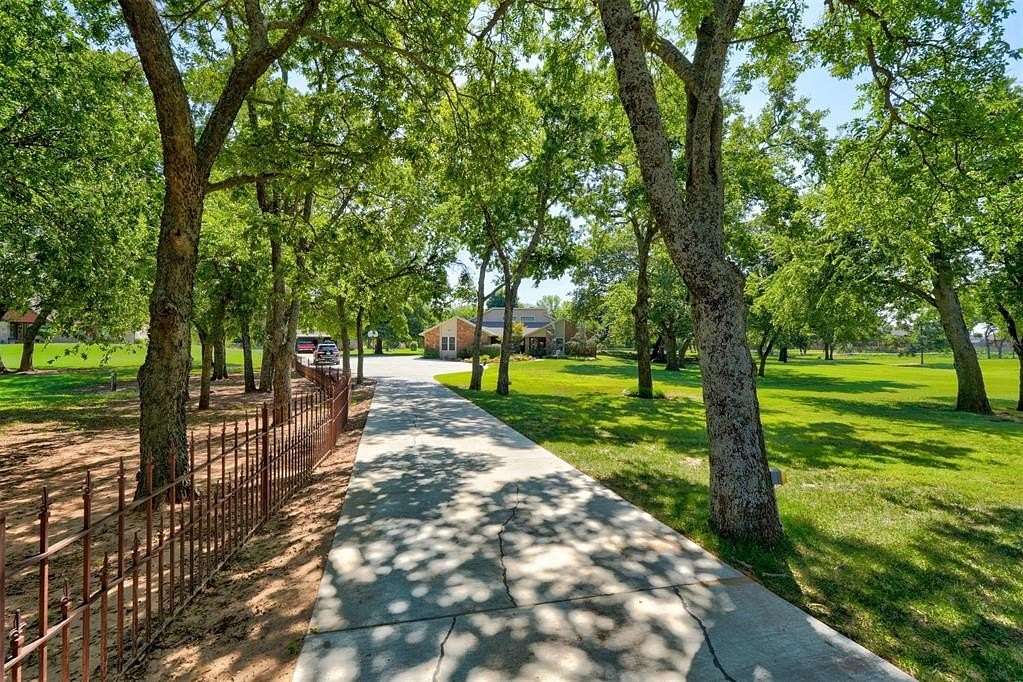 3.22 Acres of Residential Land with Home for Sale in Moore, Oklahoma