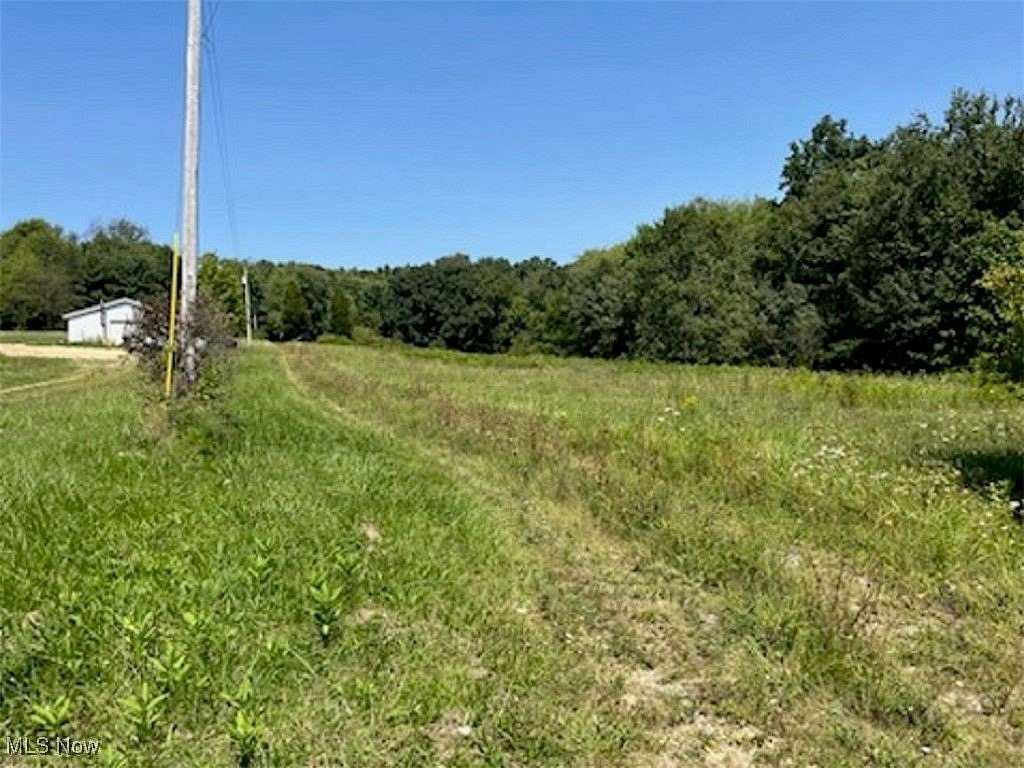 5.59 Acres of Residential Land with Home for Sale in Kensington, Ohio