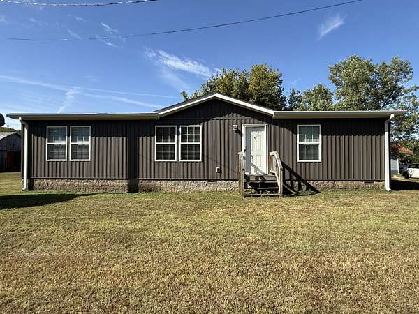 2.44 Acres of Residential Land with Home for Sale in Monticello, Kentucky