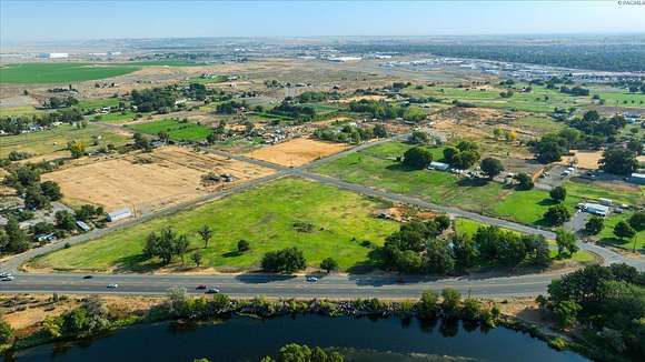 16.9 Acres of Land with Home for Sale in Richland, Washington