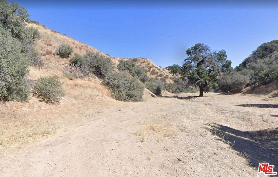 15.08 Acres of Land for Sale in Agua Dulce, California