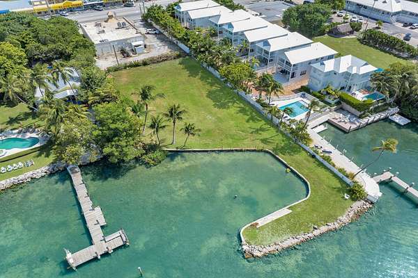 0.7 Acres of Residential Land for Sale in Upper Matecumbe Key, Florida