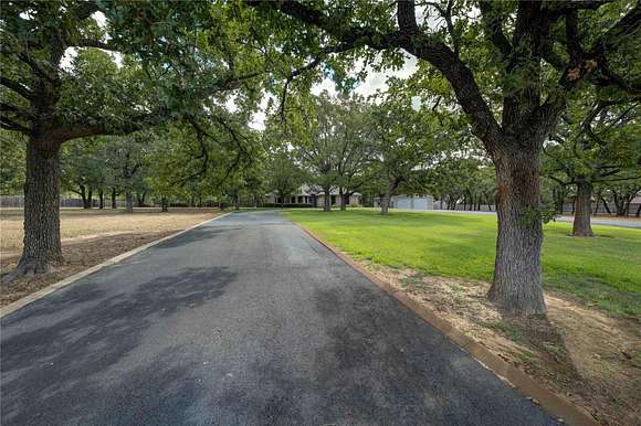 2.501 Acres of Residential Land with Home for Sale in Decatur, Texas