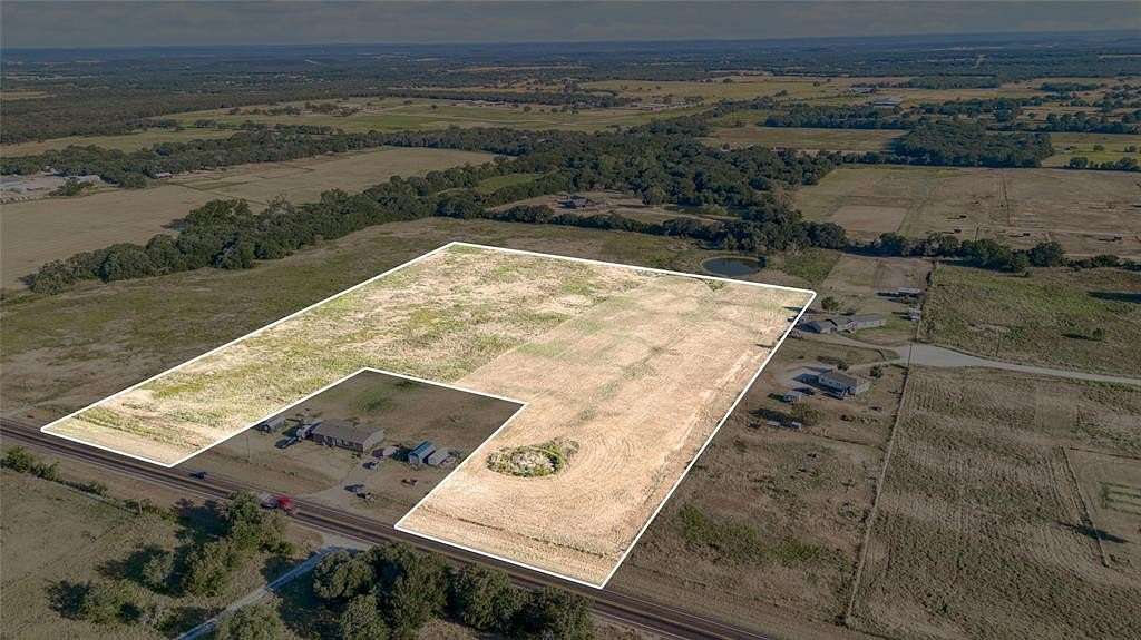 10 Acres of Recreational Land for Sale in Lipan, Texas