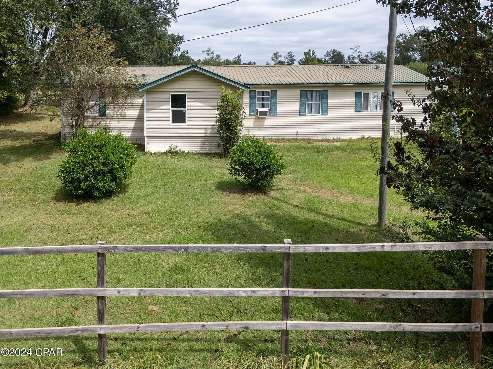 2.41 Acres of Residential Land with Home for Sale in Marianna, Florida