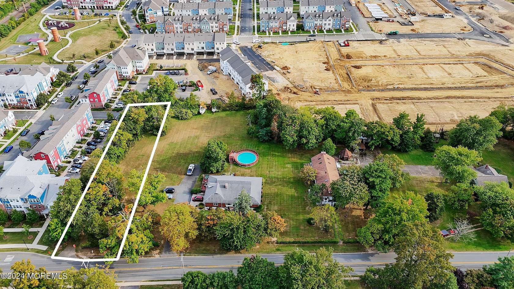 0.76 Acres of Mixed-Use Land for Sale in Cliffwood, New Jersey