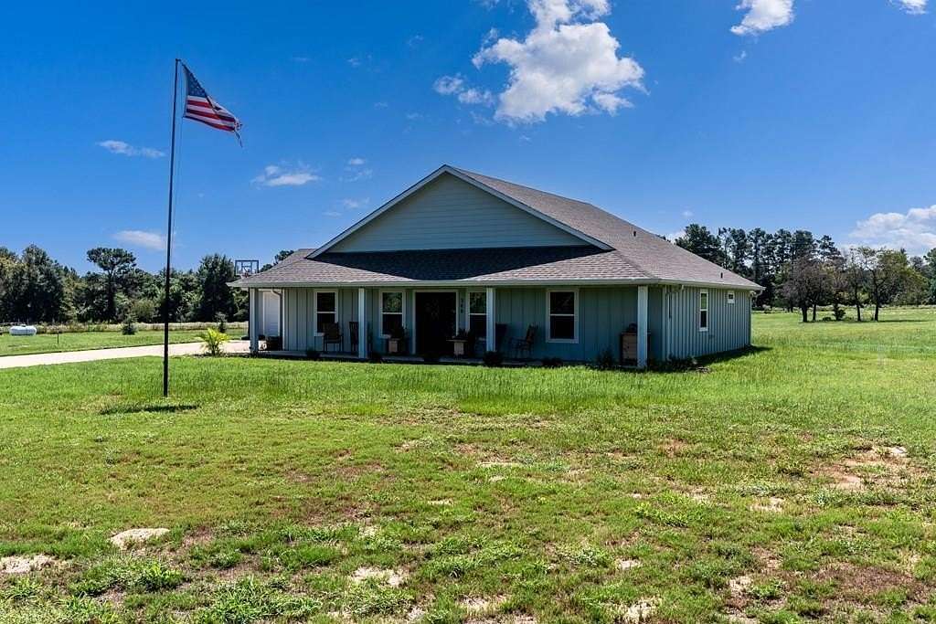 2 Acres of Residential Land with Home for Sale in Palestine, Texas