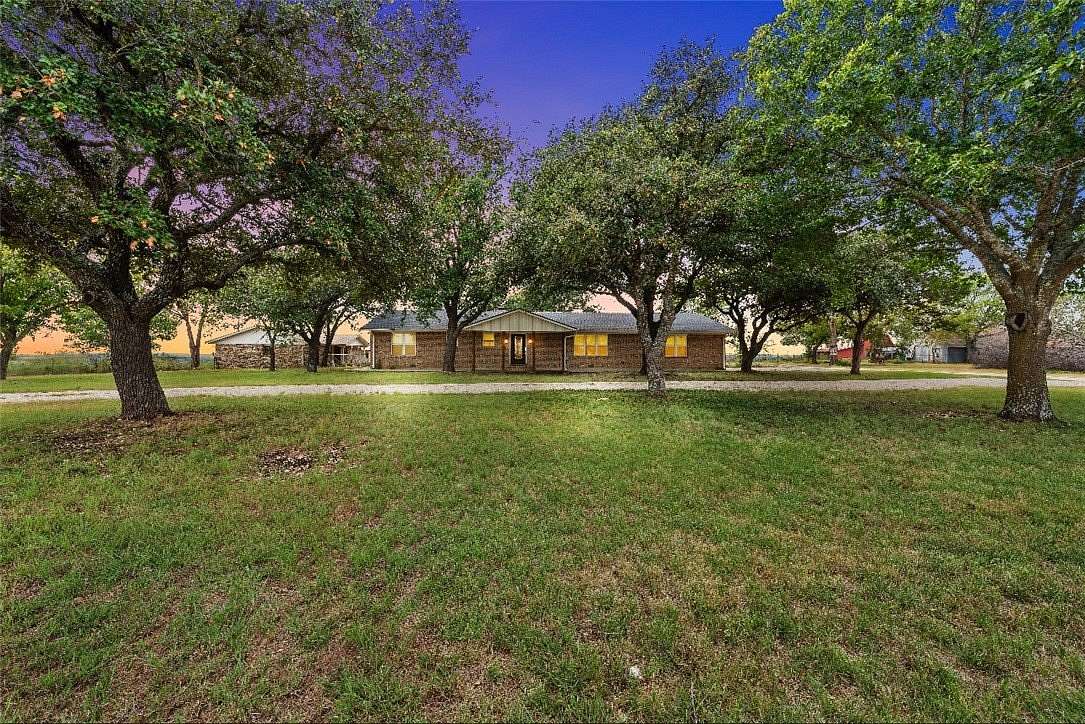 2 Acres of Residential Land with Home for Sale in Oglesby, Texas