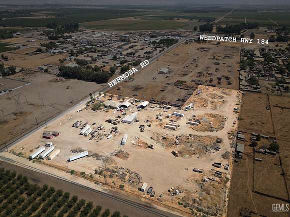 9.26 Acres of Improved Commercial Land for Sale in Bakersfield, California