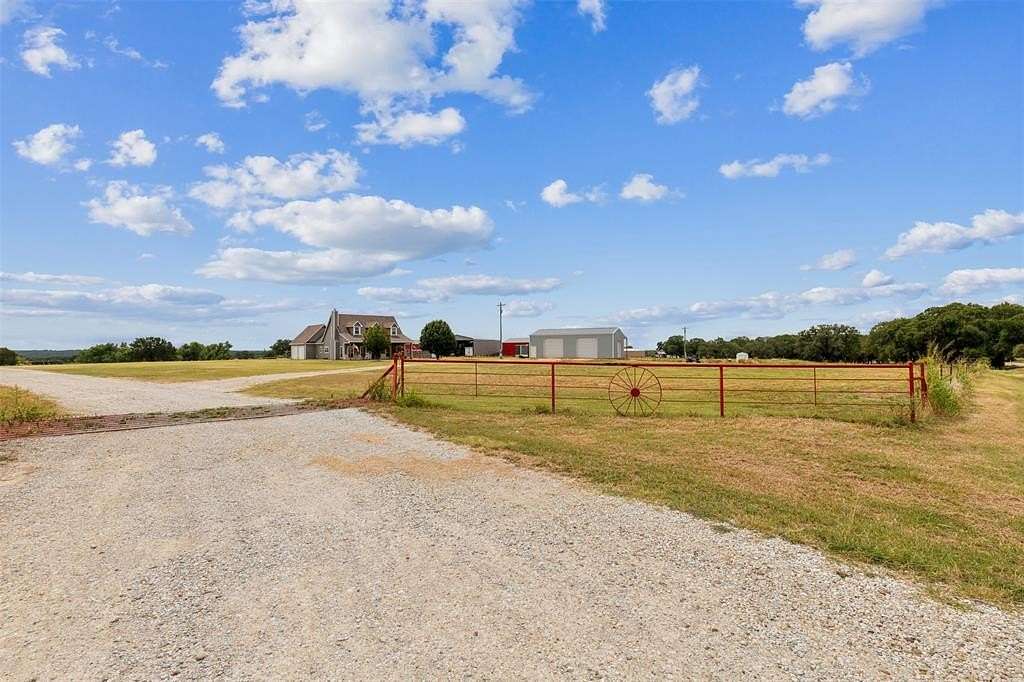 2.14 Acres of Residential Land with Home for Sale in Alvord, Texas