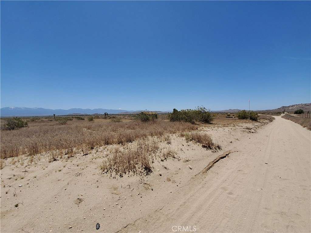 2.576 Acres of Residential Land for Sale in Lake Los Angeles, California