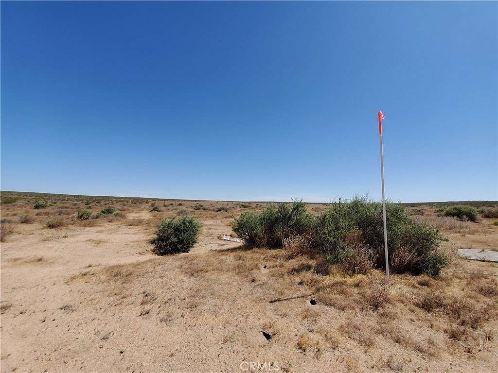 10.059 Acres of Land for Sale in Hi Vista, California