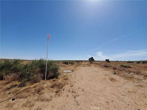 10.059 Acres of Land for Sale in Hi Vista, California