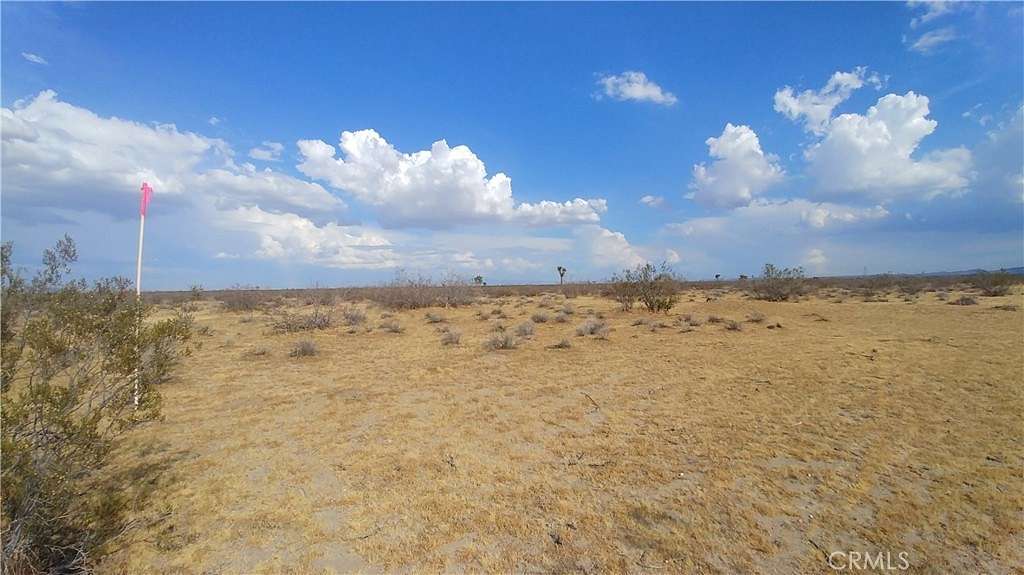 18.4 Acres of Land for Sale in Phelan, California