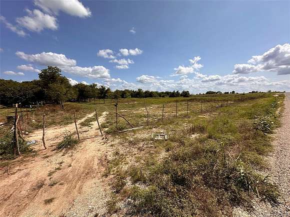 2 Acres of Land for Sale in Itasca, Texas