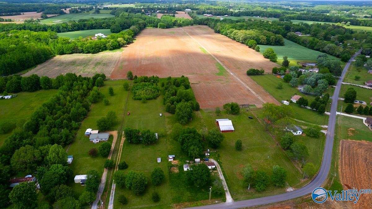 8 Acres of Residential Land for Sale in New Market, Alabama