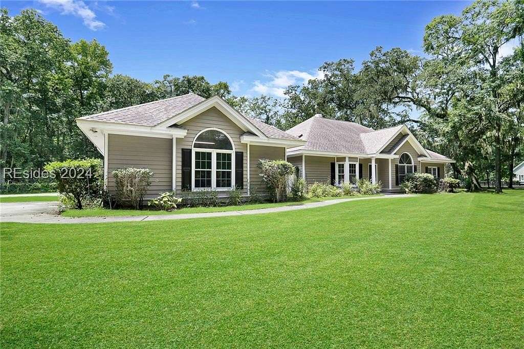 2.222 Acres of Residential Land with Home for Sale in Bluffton, South Carolina