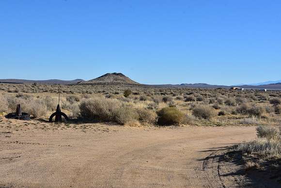 1.25 Acres of Residential Land for Sale in Mojave, California