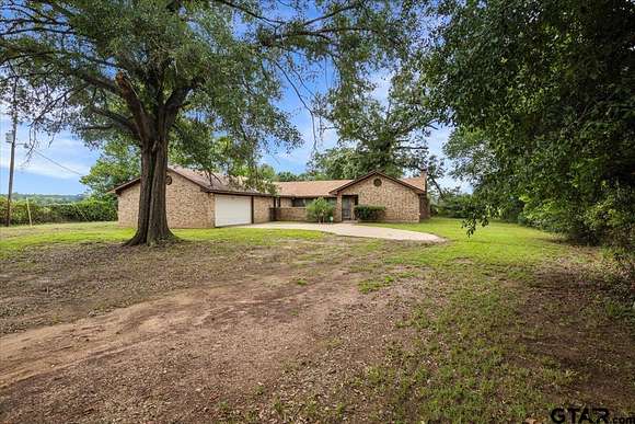 16.71 Acres of Land with Home for Sale in Frankston, Texas