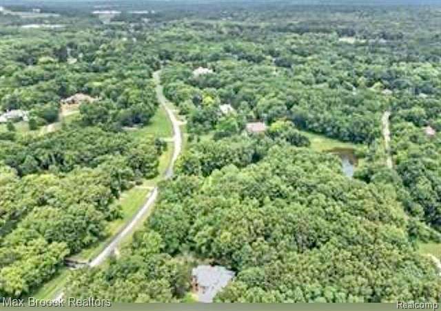 1.09 Acres of Residential Land for Sale in Milford, Michigan