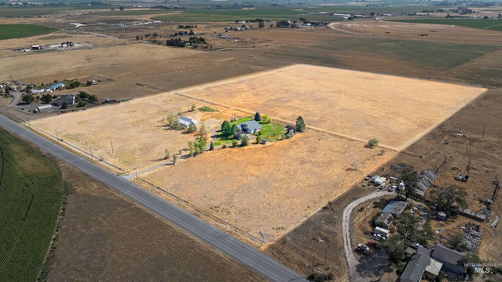 25.007 Acres of Agricultural Land with Home for Sale in Twin Falls, Idaho