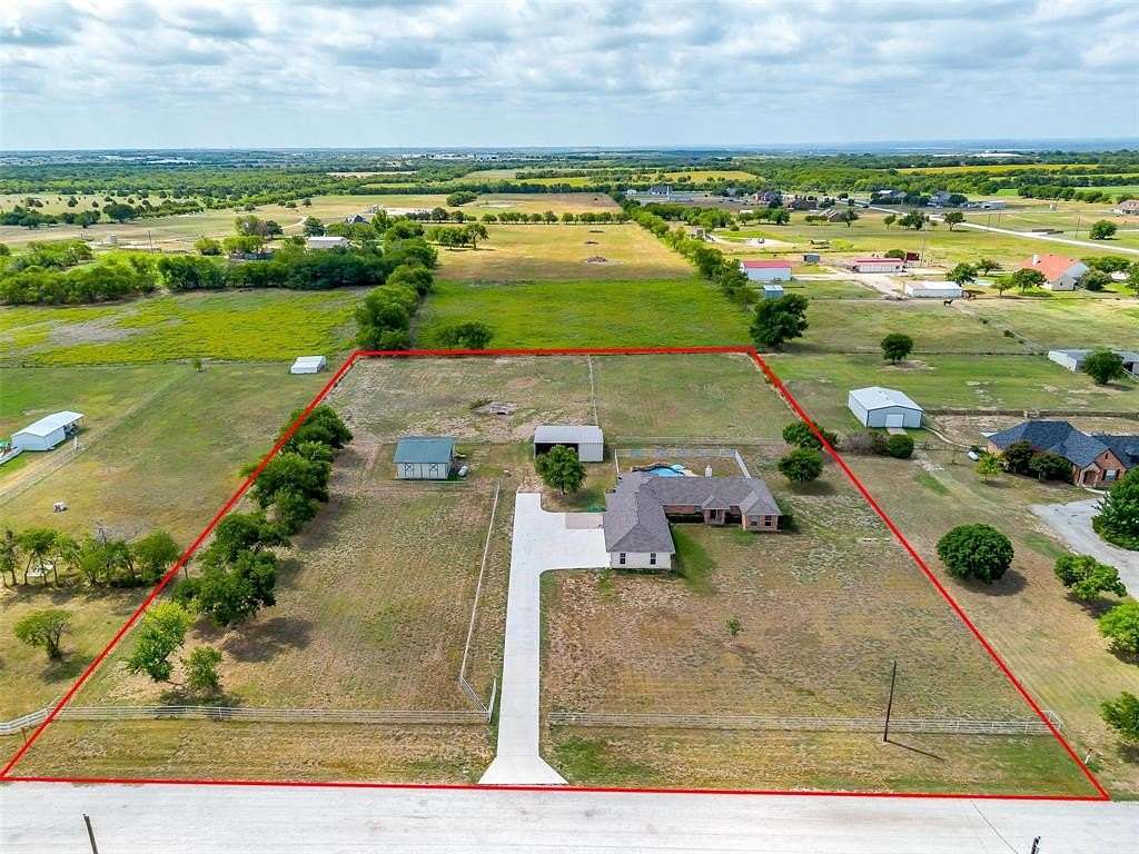 3.043 Acres of Residential Land with Home for Sale in Rhome, Texas