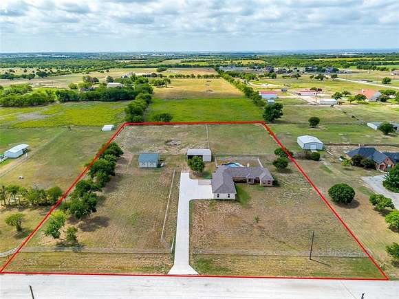 3.043 Acres of Residential Land with Home for Sale in Rhome, Texas