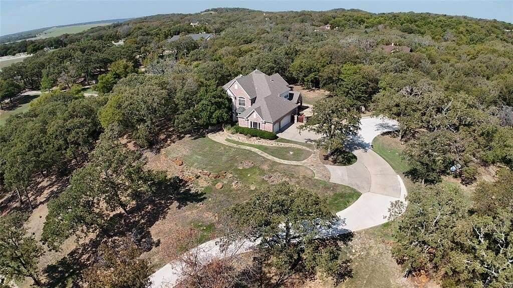 3 Acres of Residential Land with Home for Sale in Pilot Point, Texas