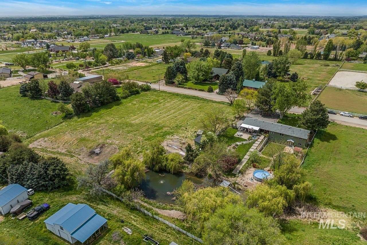 2.553 Acres of Residential Land with Home for Sale in Eagle, Idaho