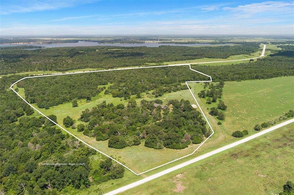 69 Acres of Land with Home for Sale in Fairfield, Texas