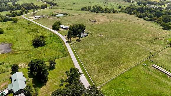 44.67 Acres of Agricultural Land with Home for Sale in Yantis, Texas