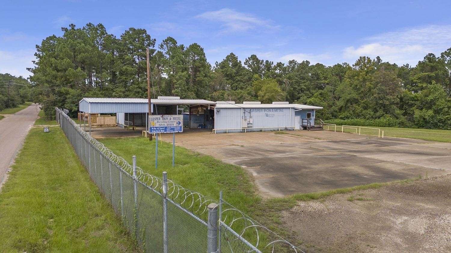 2 Acres of Improved Mixed-Use Land for Sale in Jasper, Texas