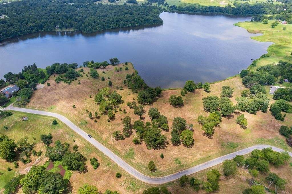 1.027 Acres of Residential Land for Sale in Mount Pleasant, Texas