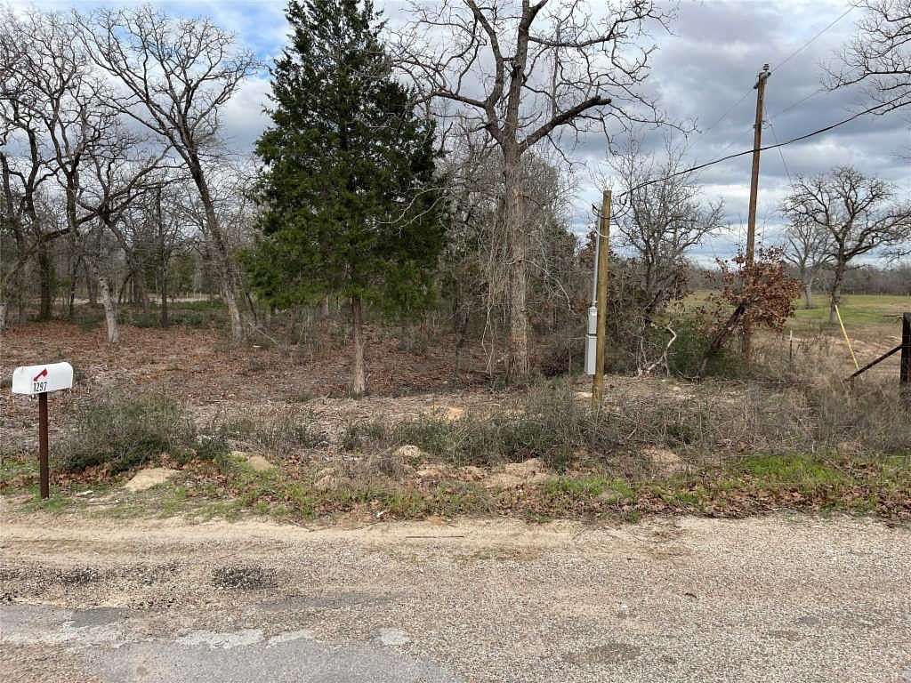 13.911 Acres of Land for Sale in Rockdale, Texas