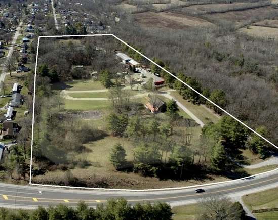 13.63 Acres of Land with Home for Lease in Nicholasville, Kentucky