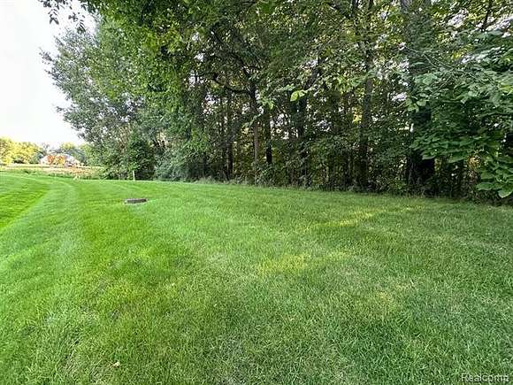 0.98 Acres of Residential Land for Sale in Holly, Michigan