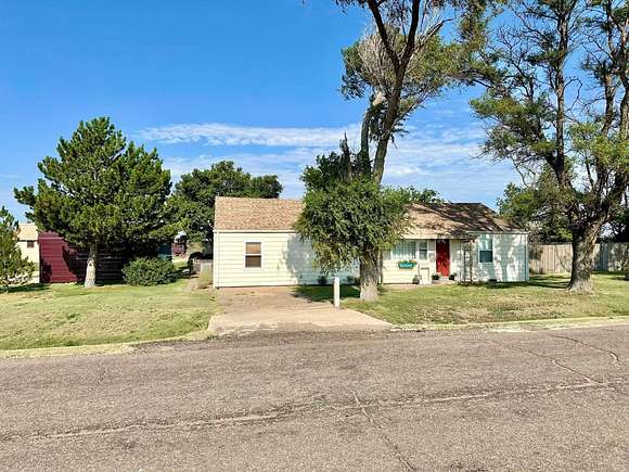 2 Acres of Residential Land with Home for Sale in Colby, Kansas